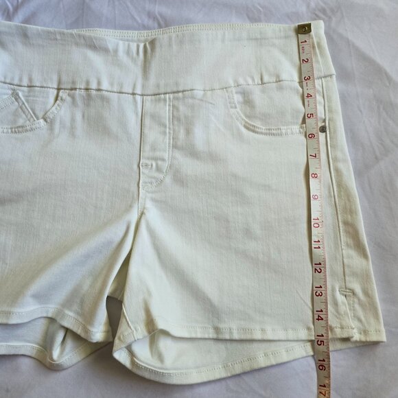 NWOT Rock n Republic "FEVER" 5  inch inseam pull on women's jean shorts - Picture 4 of 5